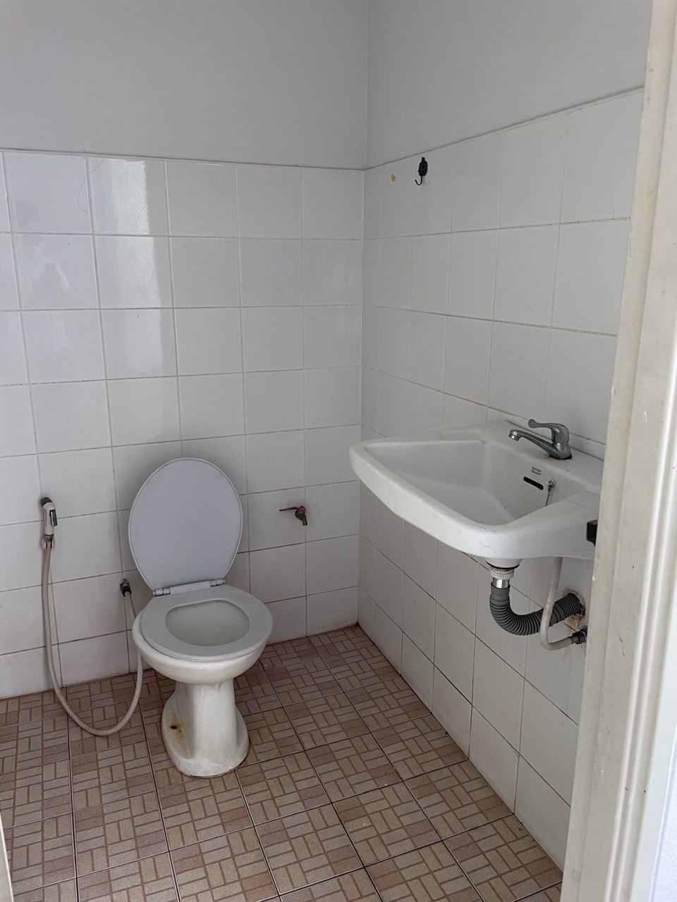 อพาร์ทเมนท์สมบัติย่าใย-ห้องพักราคาถูก-ให้เช่า-ซอยลิขิต7-ถนนเทพารักษ์-มีห้างเทสโก้โลตัสเอ็กเพรส