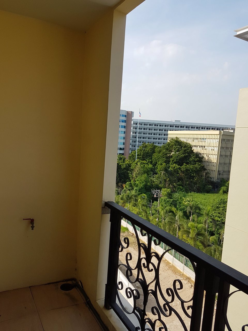 ขายคอนโดศิริน-เรสซิเดนซ์-ห้องมุม-ชั้นบนสุด-ชั้น-8-ถนนพัฒนาการ