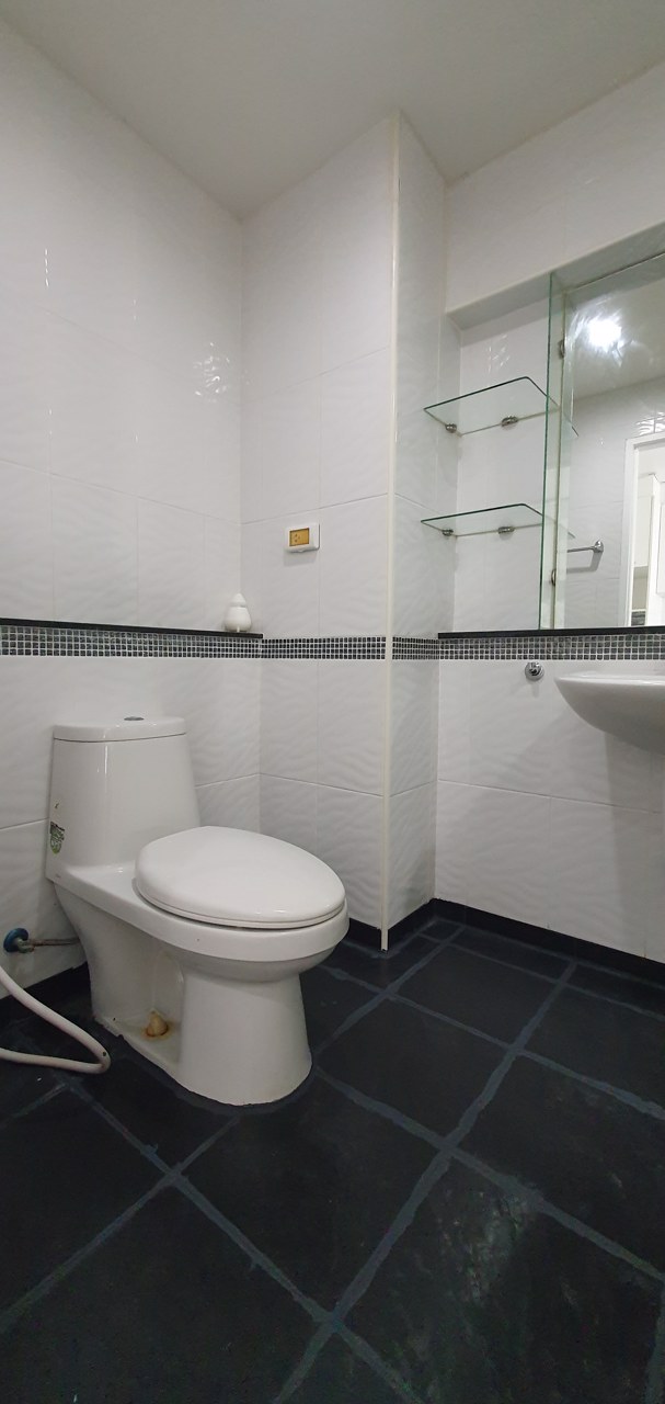 ขายคอนโดศิริน-เรสซิเดนซ์-ห้องมุม-ชั้นบนสุด-ชั้น-8-ถนนพัฒนาการ