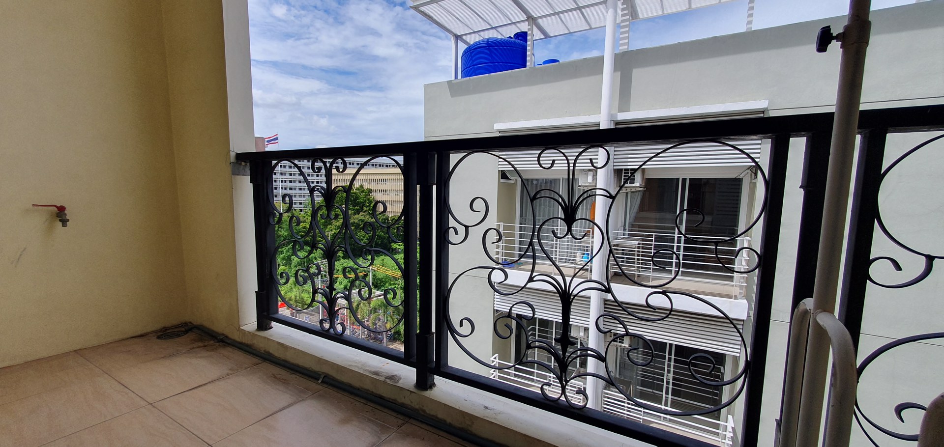 ขายคอนโดศิริน-เรสซิเดนซ์-ห้องมุม-ชั้นบนสุด-ชั้น-8-ถนนพัฒนาการ