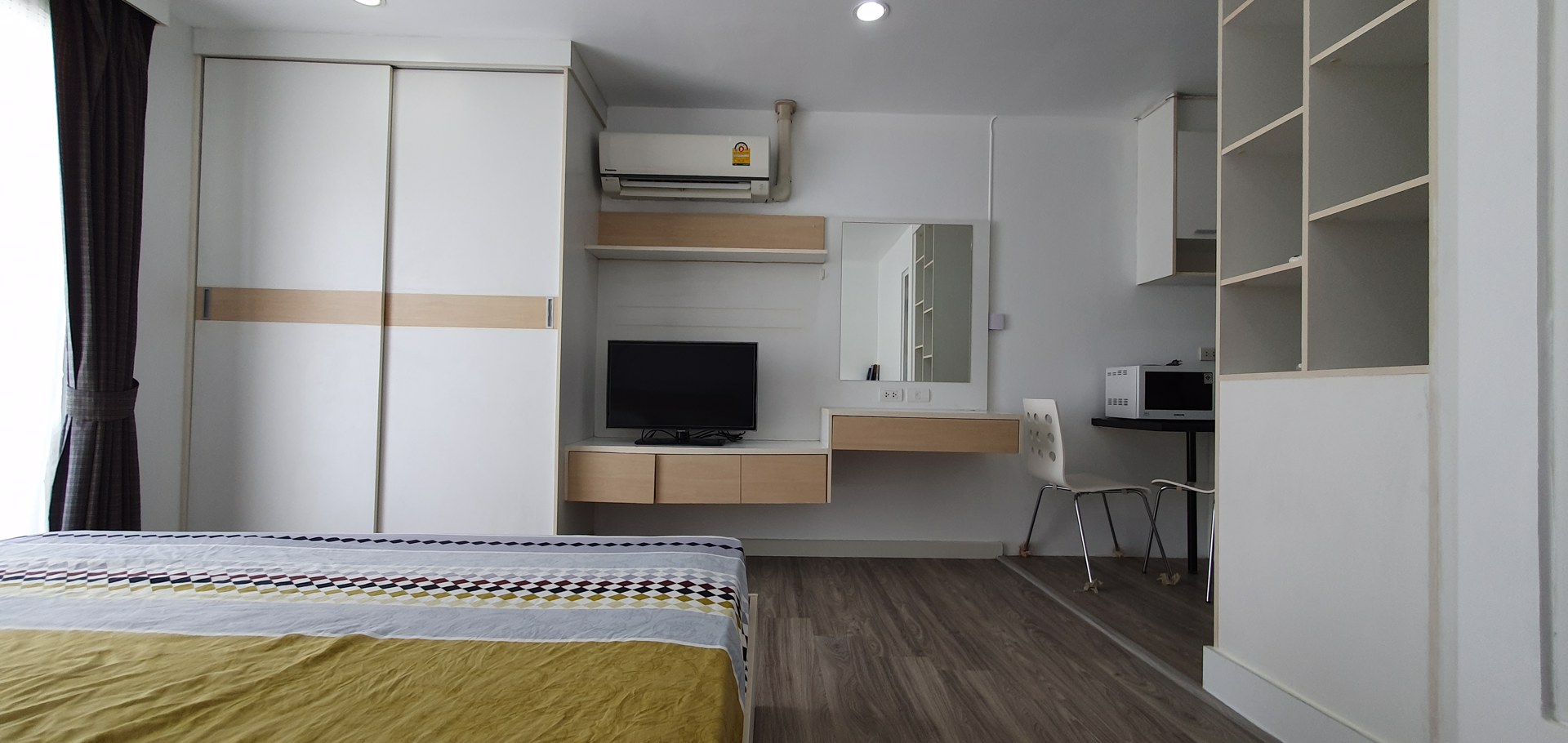 ขายคอนโดศิริน-เรสซิเดนซ์-ห้องมุม-ชั้นบนสุด-ชั้น-8-ถนนพัฒนาการ