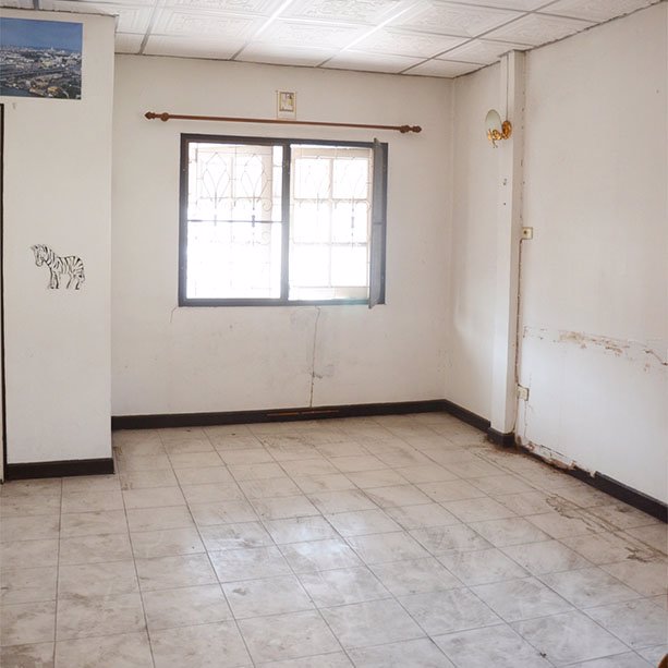 ขายทาวน์เฮ้าส์29ตรว-มธนากร2-บางกรวย-ลังมุม-ขายต่ำกว่าราคาประเมิน