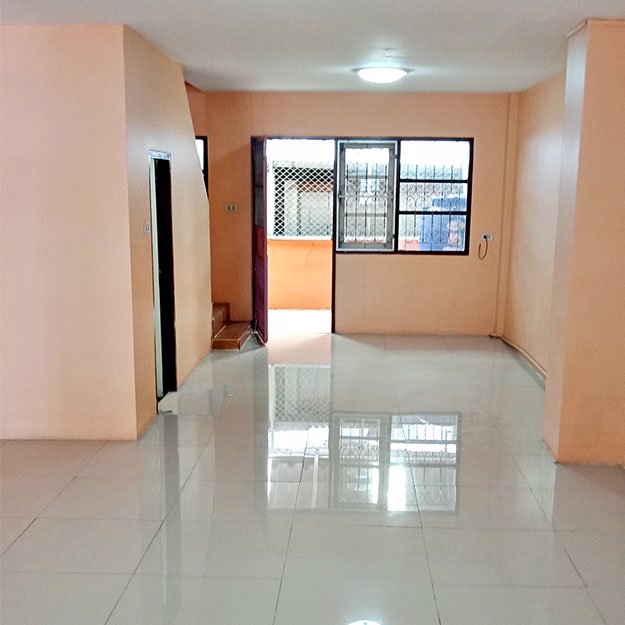 ขายทาวน์เฮ้าส์3ชั้น-16ตรว-มอู่ทองเพลส2-ซอยเปียร์นนท์-ถนนลำลูกกา-ปรับปรุงใหม่-ราคาคุยกันได้ครับ