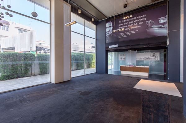 ให้เช่า-อาคารพาณิชย์-โชว์รูม-ออฟฟิศ-สไตล์โมเดิร์น-2-ชั้นครึ่ง-ทำเลดี-ติดถนนศรีนครินทร์