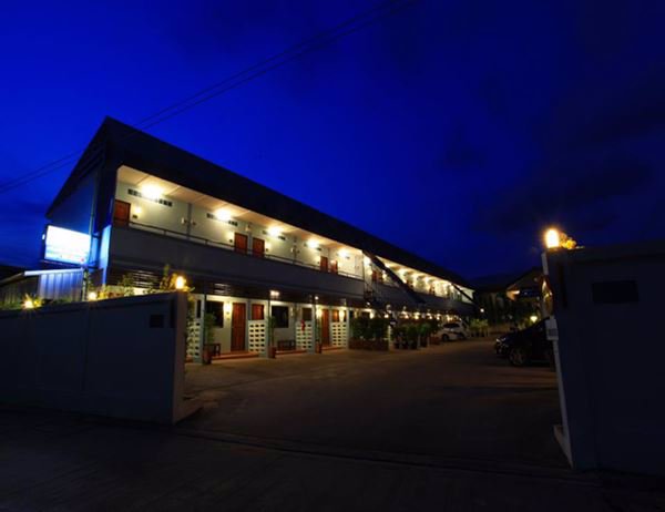 ขายด่วน-โรงแรม-2-ชั้น-ตรงข้ามหาดเตยงาม-สัตหีบ-มีที่จอดรถ-ติดถนนสุขุมวิท-ใกล้สนามบินอู่ตะเภา