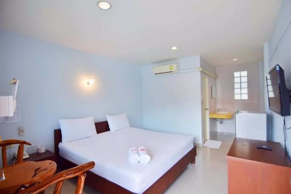 ขายด่วน-โรงแรม-2-ชั้น-ตรงข้ามหาดเตยงาม-สัตหีบ-มีที่จอดรถ-ติดถนนสุขุมวิท-ใกล้สนามบินอู่ตะเภา