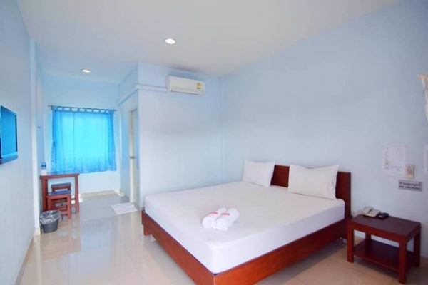 ขายด่วน-โรงแรม-2-ชั้น-ตรงข้ามหาดเตยงาม-สัตหีบ-มีที่จอดรถ-ติดถนนสุขุมวิท-ใกล้สนามบินอู่ตะเภา