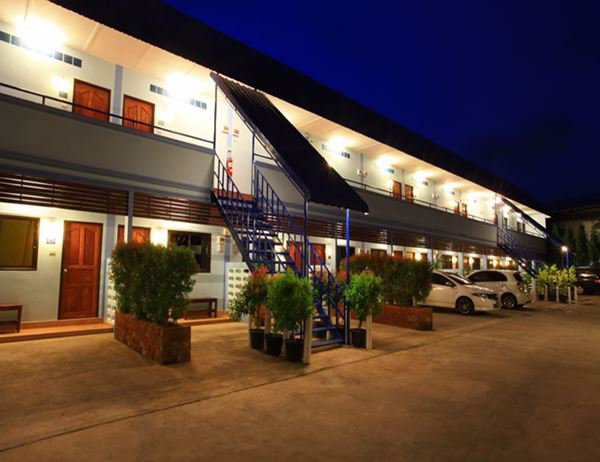 ขายด่วน-โรงแรม-2-ชั้น-ตรงข้ามหาดเตยงาม-สัตหีบ-มีที่จอดรถ-ติดถนนสุขุมวิท-ใกล้สนามบินอู่ตะเภา