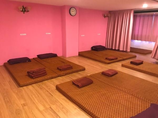 ให้เช่าตึก-อาคารพาณิชย์-3-คูหา-4-ชั้น-ขนาดที่ดิน-54-ตารางวา-ติดถนนกิ่งแก้ว