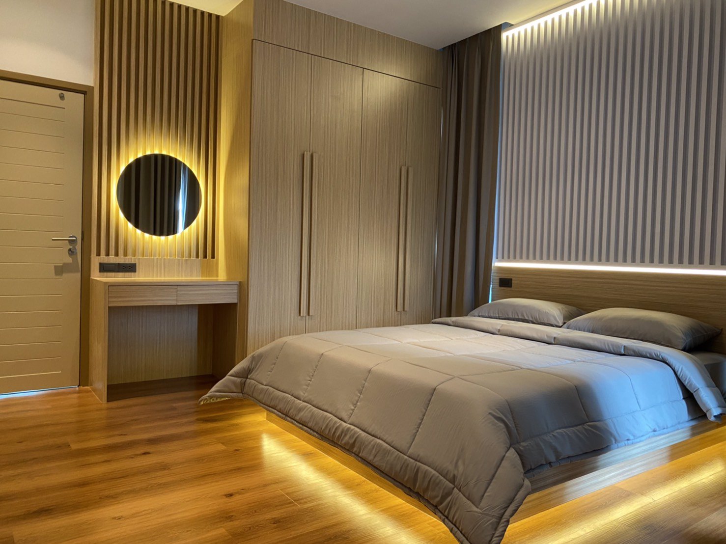 ขายบ้าน-ติดทะเล-ชลบุรี-5-นอน-6-น้ำ-455-ตรม-3-ชั้นครึ่ง