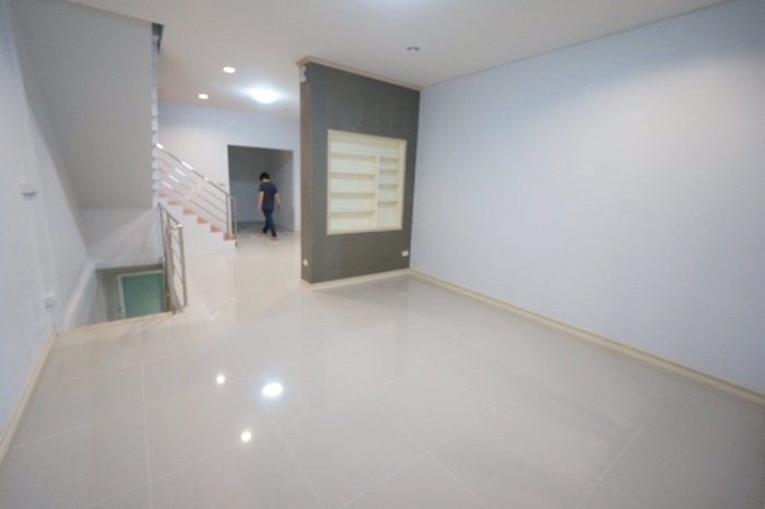 ขายด่วน-ทาวน์เฮ้าส์-21-ตรว-สูง-3-ชั้น-แต่งใหม่-สาธุประดิษฐ์-45-ทะลุถนนยานนาวา-ใกล้-ถนนพระราม-3-เดิ