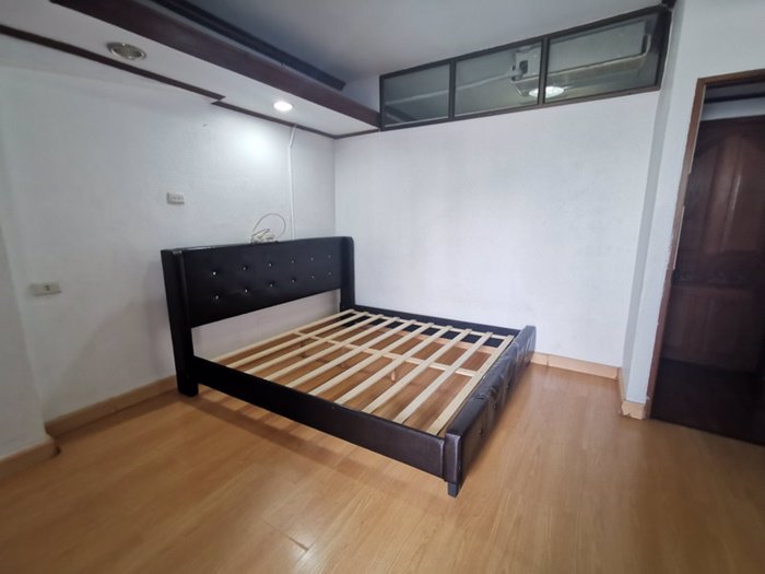 ขายถูก-คอนโด-ซอย-นราธิวาส-14-ย่านสีลม-สาทร-merlin-tower-40-ตรม-ตลาดวรรัตน์-ทะลุ-ซอย-เซ็นหลุยต์-สา