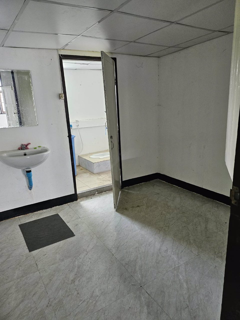 ขายอาคารพาณิชย์-4-ห้องนอน-3-ห้องน้ำ-ในตัว