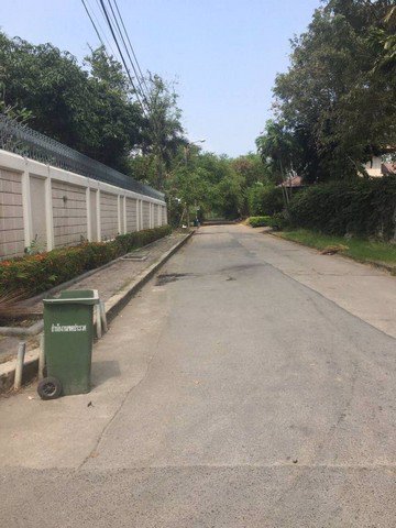 62034-ขายที่ดินหายาก-หลังห้างพาราไดซ์-พาร์ค-เนื้อที่-1267-ตรว-สังคมคุณภาพ-เพื่อนบ้านดี