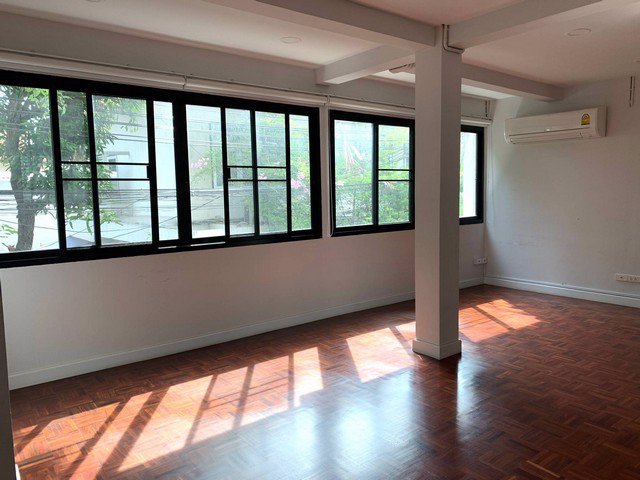 62053-ให้เช่าพื้นที่ใน-t-house-สำหรับสำนักงาน-มีความเป็นส่วนตัวในถนนค่อนข้างเงียบ-ใกล้-mrt-ลุมพินี