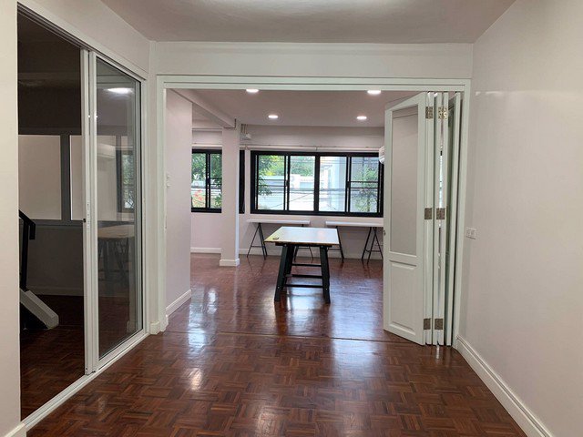62053-ให้เช่าพื้นที่ใน-t-house-สำหรับสำนักงาน-มีความเป็นส่วนตัวในถนนค่อนข้างเงียบ-ใกล้-mrt-ลุมพินี