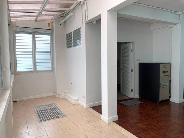 62053-ให้เช่าพื้นที่ใน-t-house-สำหรับสำนักงาน-มีความเป็นส่วนตัวในถนนค่อนข้างเงียบ-ใกล้-mrt-ลุมพินี