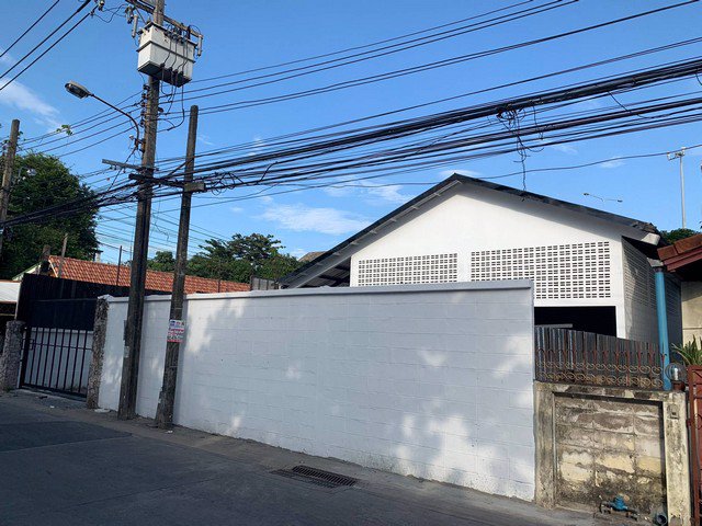 62059-ขายที่ดินพร้อมสิ่งปลูกสร้าง-133-ตรว-ซพัฒนเวชน์-12-หน้าหมู่บ้านผกามาศ-จอดรถได้มากกว่า-10-คัน