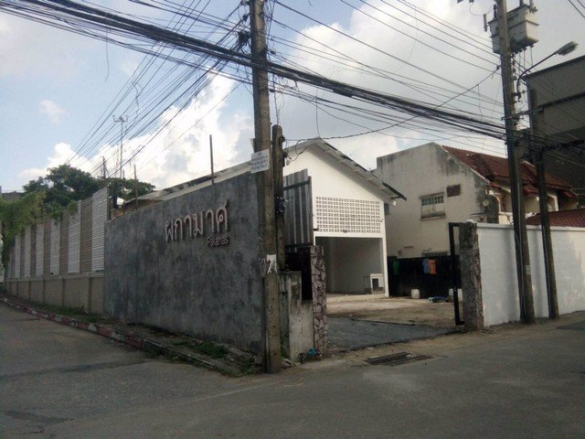 62059-ขายที่ดินพร้อมสิ่งปลูกสร้าง-133-ตรว-ซพัฒนเวชน์-12-หน้าหมู่บ้านผกามาศ-จอดรถได้มากกว่า-10-คัน