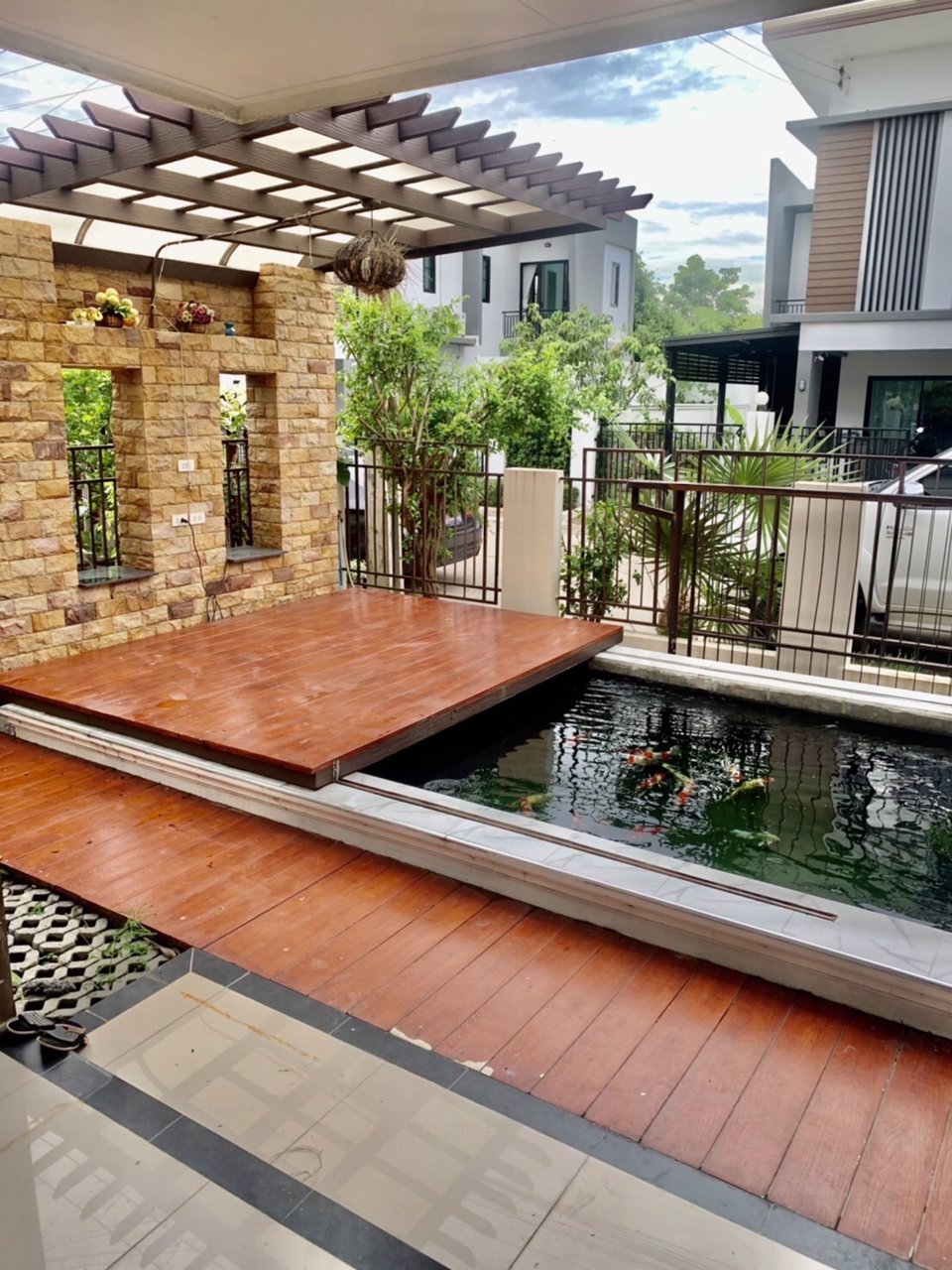 ขายบ้านเดี่ยว-5-นอน-2-น้ำ-52-ตรว-แถมบิ้วอิ้นทั้งหลัง-บ่อปลาหน้าบ้าน-แอร์-5-ตัว