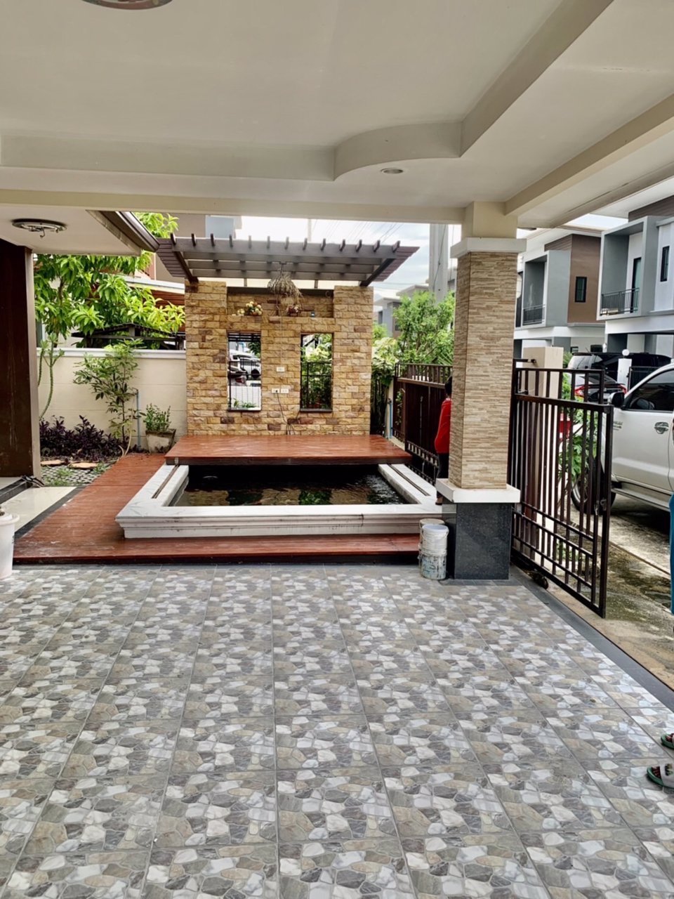 ขายบ้านเดี่ยว-5-นอน-2-น้ำ-52-ตรว-แถมบิ้วอิ้นทั้งหลัง-บ่อปลาหน้าบ้าน-แอร์-5-ตัว