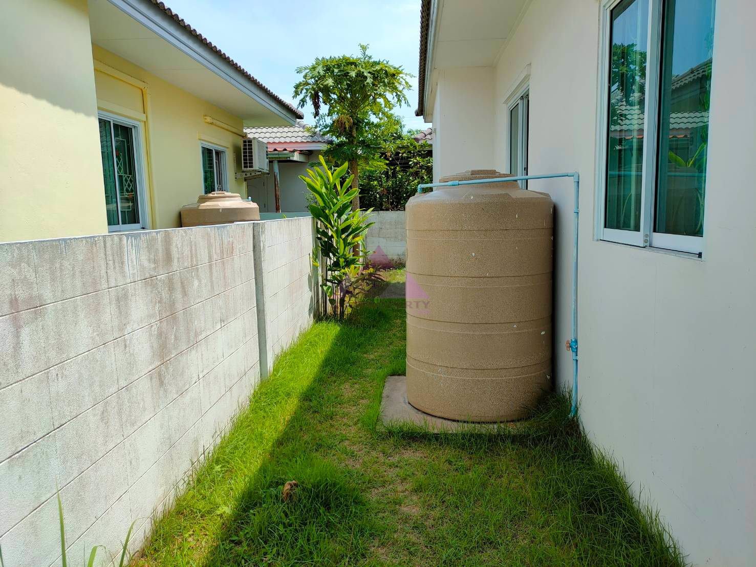 บ้านเดี่ยวชั้นเดียว-สไตล์โมเดิร์น-ถูกกว่าราคาตลาด-สภาพเยี่ยม-หมู่บ้านมารวยมอเตอร์เวย์