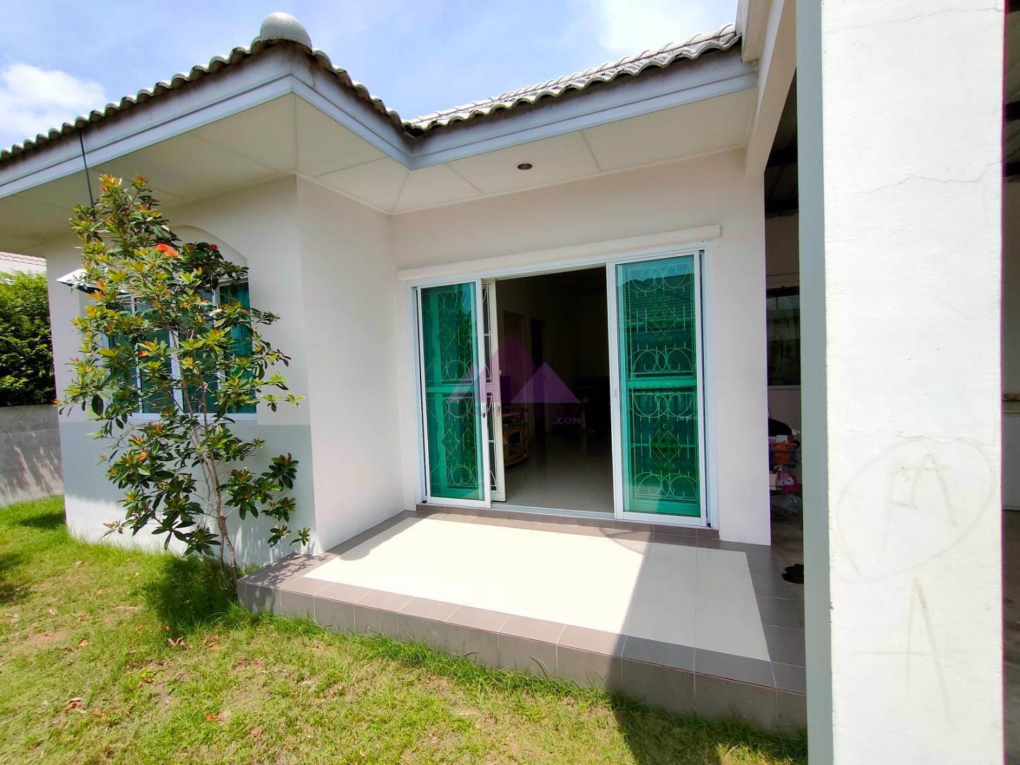 บ้านเดี่ยวชั้นเดียว-สไตล์โมเดิร์น-ถูกกว่าราคาตลาด-สภาพเยี่ยม-หมู่บ้านมารวยมอเตอร์เวย์