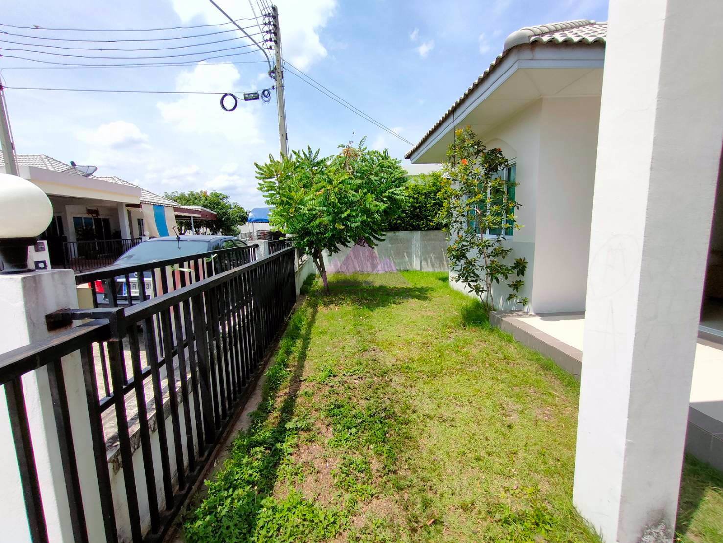 บ้านเดี่ยวชั้นเดียว-สไตล์โมเดิร์น-ถูกกว่าราคาตลาด-สภาพเยี่ยม-หมู่บ้านมารวยมอเตอร์เวย์