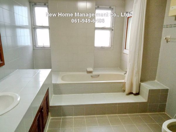 for-rent-apartment-sukhumvit-20-4bedrooms-3bathrooms-near-bts-promphong