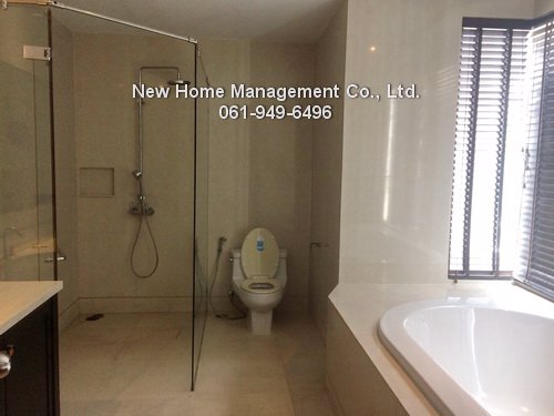 for-rent-the-emporio-place-condominium-3bedrooms-near-bts-phrompong