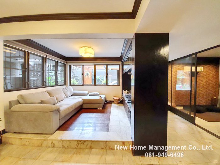 house-for-rent-at-ekamai-12-4-bedrooms-2-bathrooms