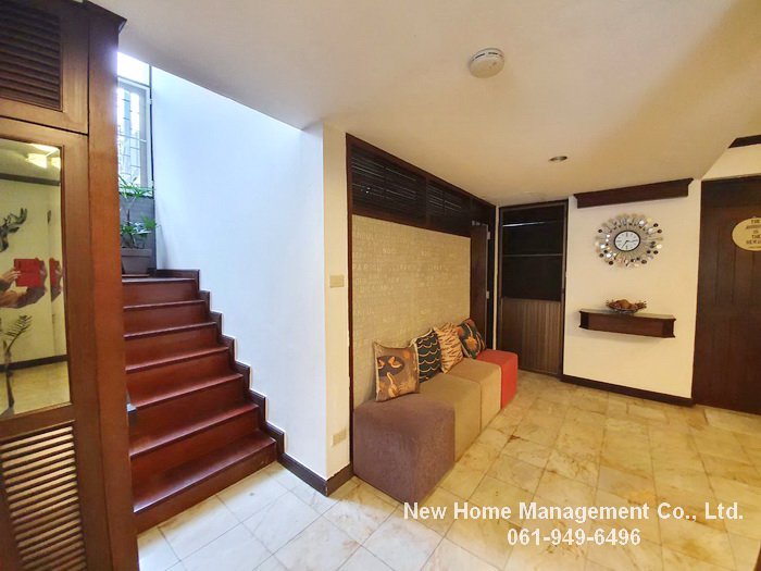 house-for-rent-at-ekamai-12-4-bedrooms-2-bathrooms