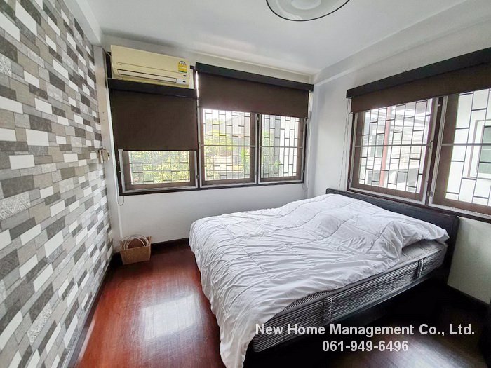 house-for-rent-at-ekamai-12-4-bedrooms-2-bathrooms