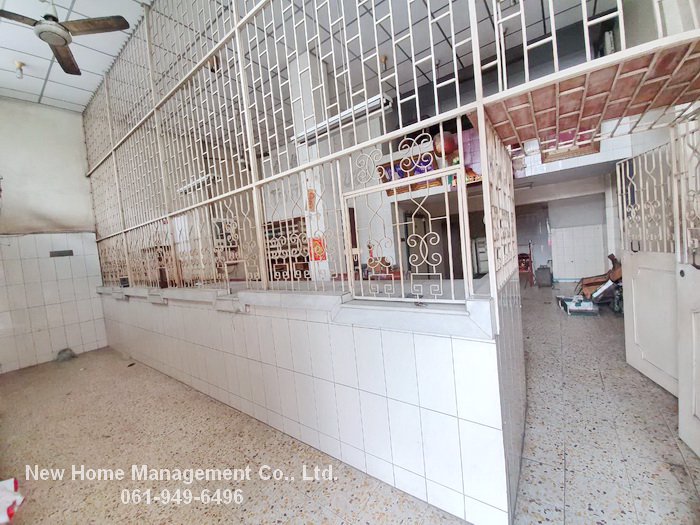 ขาย-ตึกแถวสองห้องติดกัน-ถนน-นางลิ้นจี่-4-ชั้น-32-ตารางวา-2-ห้อง