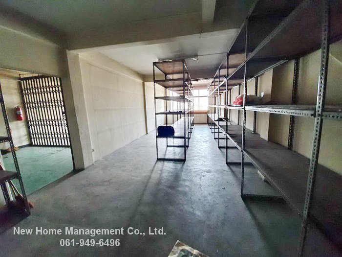 ขาย-ตึกแถวสองห้องติดกัน-ถนน-นางลิ้นจี่-4-ชั้น-32-ตารางวา-2-ห้อง