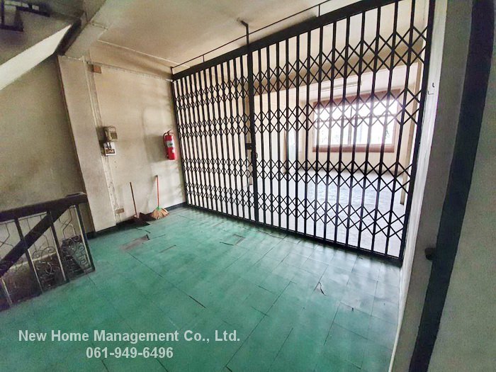 ขาย-ตึกแถวสองห้องติดกัน-ถนน-นางลิ้นจี่-4-ชั้น-32-ตารางวา-2-ห้อง