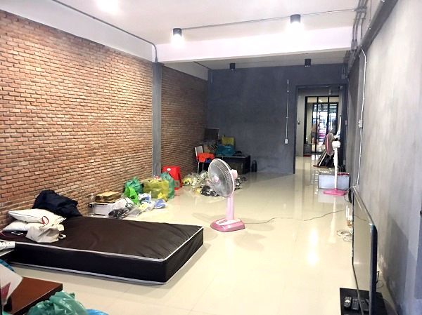 ให้เช่าอาคารพาณิชย์-3-ชั้นอินทามระ-ขนาด-27-ตรว-ใช้สอย-400-ตรม-4-ห้องนอน-3-ห้องน้ำ-1ครัวไม่มีแอร์