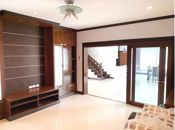 ให้เช่าบ้านเดี่ยว-ซอย-โพธิ์แก้ว-3-ทะลุ-ลาดพร้าว-101อยู่ในโครงการหมู่บ้าน-ใกล้เซ็นทรัลอีสต์วิลล์-c