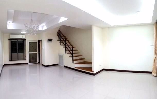 ให้เช่าโฮมออฟฟิศ-4-ชั้น-ลาดพร้าว-71-ขนาด-300ตารางเมตร-4ชั้น-กว้าง5เมตร-ยาว16เมตร-5ห้องทำงาน-ห้องนอน