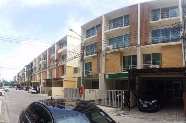 ให้เช่าโฮมออฟฟิศ-4-ชั้น-ลาดพร้าว-71-ขนาด-300ตารางเมตร-4ชั้น-กว้าง5เมตร-ยาว16เมตร-5ห้องทำงาน-ห้องนอน