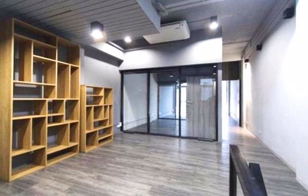 ให้เช่าตึก-4-ชั้น-พร้อมโกดังเก็บของชั้นดาดฟ้า-ถนนเอกมัย-ใกล้-bts-เอกมัย-ใช้สอย-250-ตรม