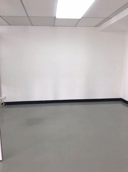 ให้เช่าพื้นที่สำนักงาน-ถนนรัชดาภิเษก-ใกล้-mrt-รัชดา-50-เมตร-ขนาด-150-ตรม-มี-ลิฟท์-ห้องน้ำที่จอดรถ