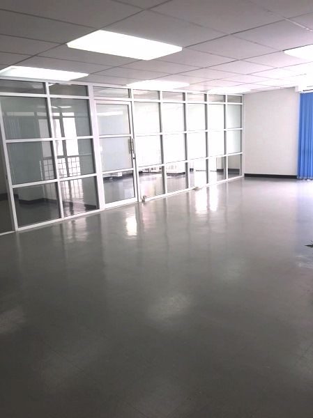 ให้เช่าพื้นที่สำนักงาน-ถนนรัชดาภิเษก-ใกล้-mrt-รัชดา-50-เมตร-ขนาด-150-ตรม-มี-ลิฟท์-ห้องน้ำที่จอดรถ