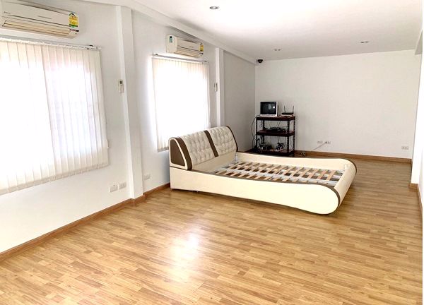 ให้เช่าบ้าน-โฮม-office-ใจกลางเมือง-ซอยเสนานิคม-ขนาด-80-ตรว-ใช้สอย-450-ตรม-6-ห้องนอน-3-ห้องน้ำ