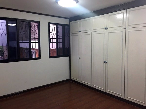 ให้เช่า-สำนักงานออฟฟิศ-4-ชั้น-ใกล้-bts-อารีย์-ใช้สอย-280-ตรม-4-ห้องนอน-แอร์-3เครื่องจอดรถ-2คัน