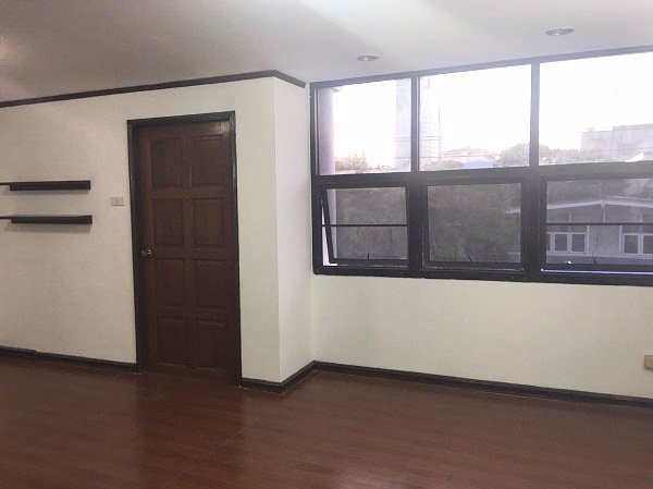 ให้เช่า-สำนักงานออฟฟิศ-4-ชั้น-ใกล้-bts-อารีย์-ใช้สอย-280-ตรม-4-ห้องนอน-แอร์-3เครื่องจอดรถ-2คัน