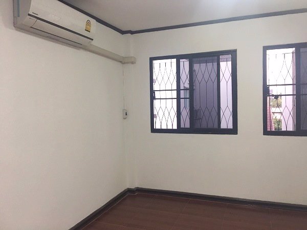 ให้เช่า-สำนักงานออฟฟิศ-4-ชั้น-ใกล้-bts-อารีย์-ใช้สอย-280-ตรม-4-ห้องนอน-แอร์-3เครื่องจอดรถ-2คัน