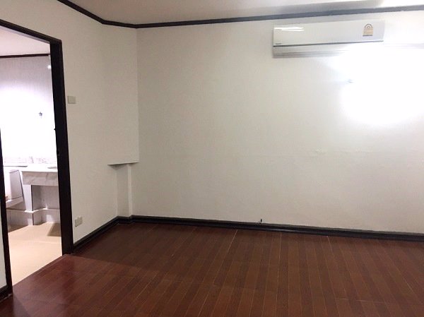 ให้เช่า-สำนักงานออฟฟิศ-4-ชั้น-ใกล้-bts-อารีย์-ใช้สอย-280-ตรม-4-ห้องนอน-แอร์-3เครื่องจอดรถ-2คัน