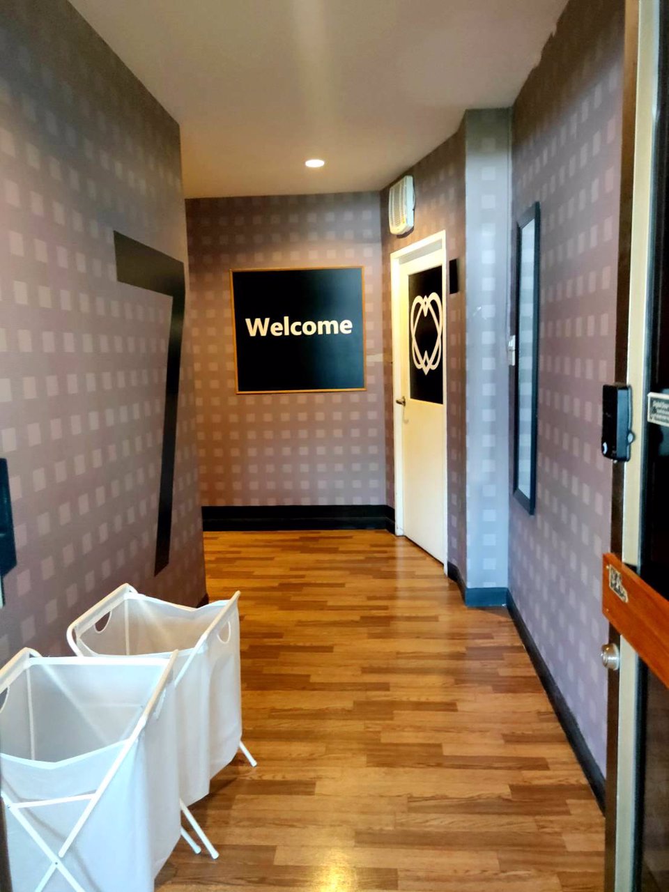 ให้เช่าโรงแรมปรับปรุงใหม่ย่านรัชดา-ห้วยขวาง-6-ชั้น-ขนาด-40-ห้อง-พื้นที่ใช้สอย-865-ตรม-เฟอร์นิเจอร์