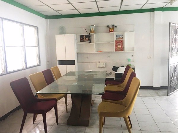 ให้เช่าบ้านเดี่ยว-2-ชั้น-ซอย-ประราษฎร์บำเพ็ญ-ห้วยขวาง-พื้นที่-100-ตรว-4-นอน-3-น้ำ-จอดรถ-8คัน